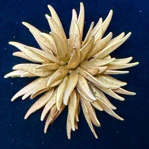 Vintage MCM Gold Chrysanthemum Brooch Pin